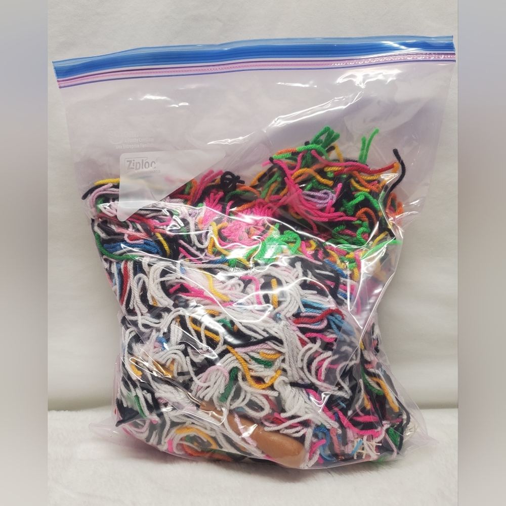 ✨️Hello Kitty Colorful Yarn Rug Etc
